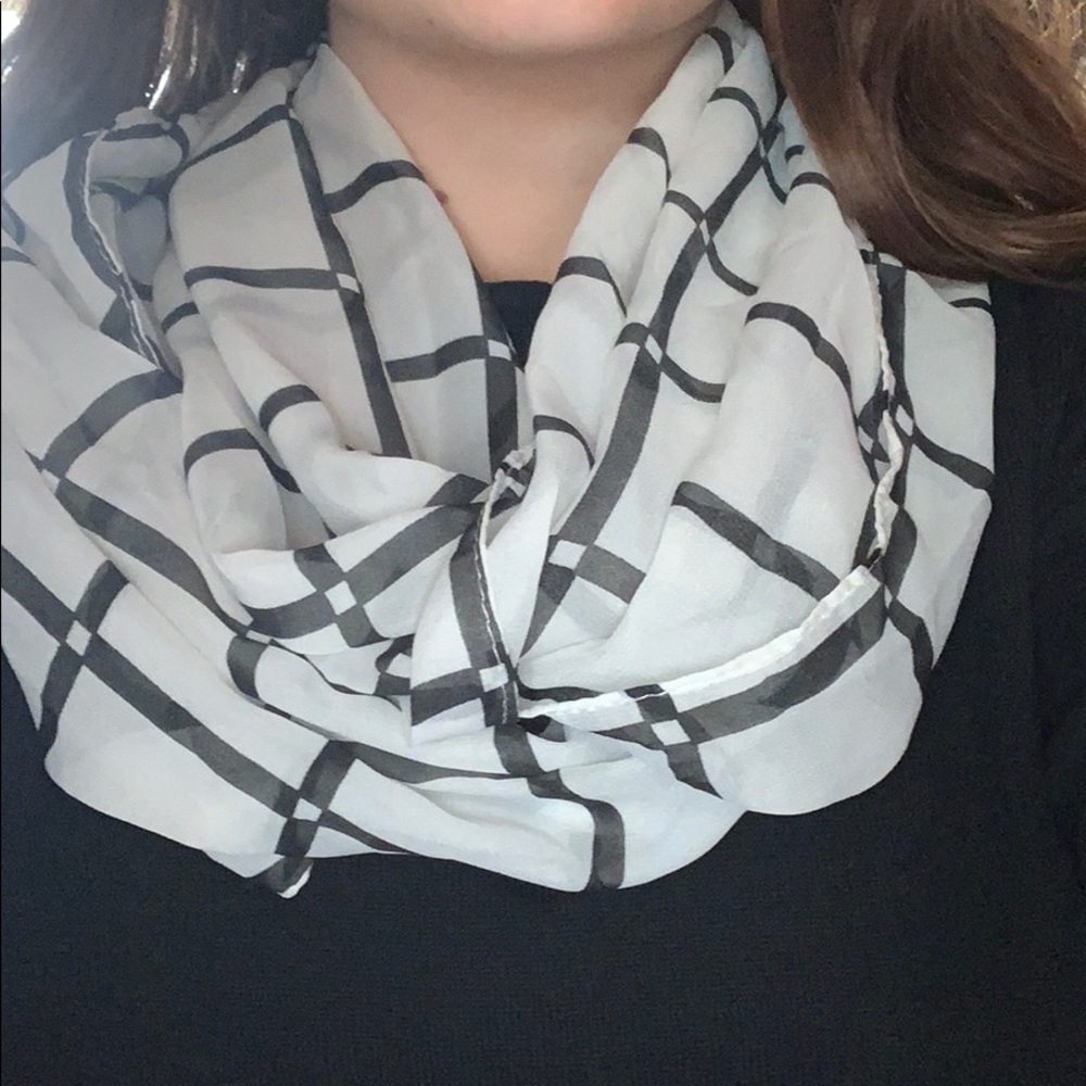 Two scarfs - Picture 2 of 3
